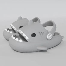 Lade das Bild in den Galerie-Viewer, Wolken Slipper mit Hai Motiv Kinder | Cozy Slippers | Cloud Sandals | Cozy Slides - [product_type - selley.de