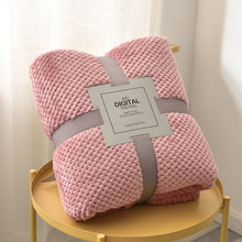 Lade das Bild in den Galerie-Viewer, Kuscheldecke aus Microfaser für dein Schlafzimmer - selley.de
