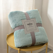 Lade das Bild in den Galerie-Viewer, Kuscheldecke aus Microfaser für dein Schlafzimmer - selley.de