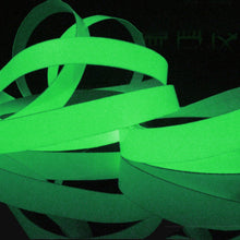 Lade das Bild in den Galerie-Viewer, Selbstklebendes Leuchttape | Fluoreszierendes Klebeband - [product_type - selley.de