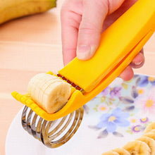Lade das Bild in den Galerie-Viewer, Praktischer Bananenschneider aus Edelstahl - selley.de