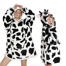 Lade das Bild in den Galerie-Viewer, Oversized Hoodie Decke mit Cartoon Designs | Die Kuscheldecke mit Ärmeln - selley.de