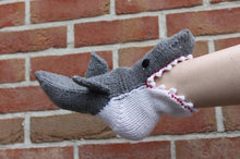 Lade das Bild in den Galerie-Viewer, Das perfekte Weihnachtsgeschenk - Lustige Stricksocken mit Tiermotiven - selley.de