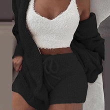 Lade das Bild in den Galerie-Viewer, Flauschiges Lounge Set aus 3 Teilen | Cardigan, Shorts & Crop Top - selley.de