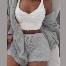 Lade das Bild in den Galerie-Viewer, Flauschiges Lounge Set aus 3 Teilen | Cardigan, Shorts & Crop Top - selley.de