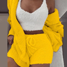 Lade das Bild in den Galerie-Viewer, Flauschiges Lounge Set aus 3 Teilen | Cardigan, Shorts & Crop Top - selley.de