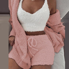 Lade das Bild in den Galerie-Viewer, Flauschiges Lounge Set aus 3 Teilen | Cardigan, Shorts & Crop Top - selley.de
