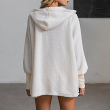 Lade das Bild in den Galerie-Viewer, Flauschiges Lounge Set aus 3 Teilen | Cardigan, Shorts & Crop Top - selley.de
