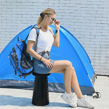 Lade das Bild in den Galerie-Viewer, Einklappbarer Hocker perfekt für Outdoor Aktivitäten, Camping und den Garten - selley.de
