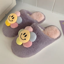 Lade das Bild in den Galerie-Viewer, Smiley Slipper | Flauschige Trend Slides mit Smiley Faces - [product_type - selley.de
