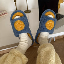 Lade das Bild in den Galerie-Viewer, Smiley Slipper | Flauschige Trend Slides mit Smiley Faces - [product_type - selley.de
