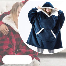Lade das Bild in den Galerie-Viewer, Oversized Hoodie Decke | die Kuscheldecke mit Ärmeln - selley.de
